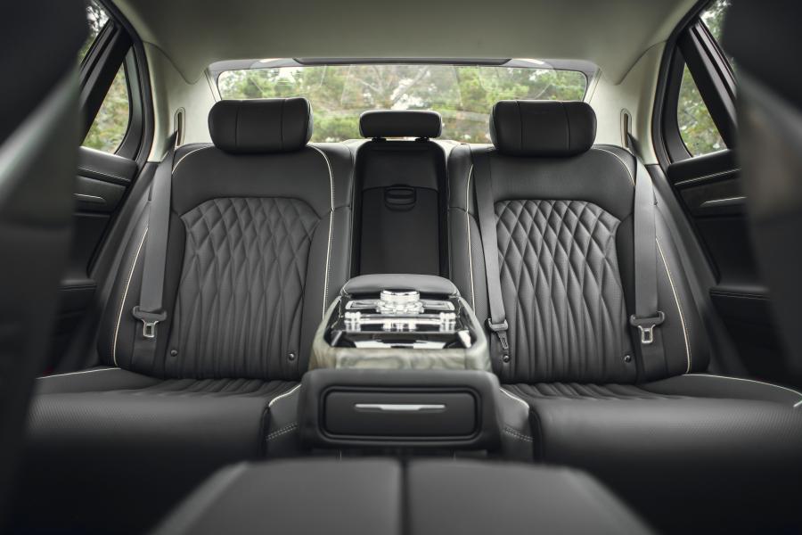 Интерьер Genesis G90 2019 года  (NA) (фото 25 из 48)